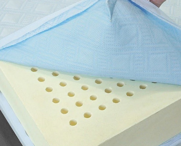 Đệm cao su mới mua về thường có mùi hăng đặc trưng