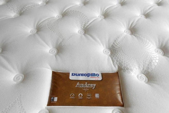 Đệm cao su Dunlopillo và đệm lò xo có ưu điểm thế nào 